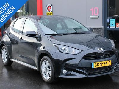 Zwart Occasion 2024 Toyota Yaris Hybrid Business Edition Hatchback | € 22.935 (Eerlijke prijs)