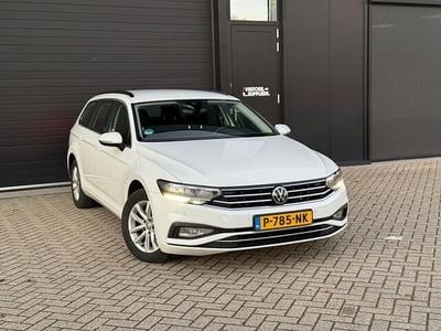Wit Gebruikt 2021 VW Passat Stationwagen | € 15.500 (Eerlijke prijs)