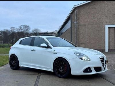 Wit Gebruikt 2011 Alfa Romeo Giulietta Distinctive MPV | € 5.750 (Eerlijke prijs)
