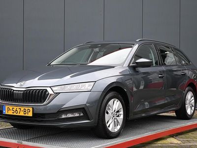 Grijs Gebruikt 2022 Skoda Octavia Business Line Stationwagen | € 21.950 (Eerlijke prijs)