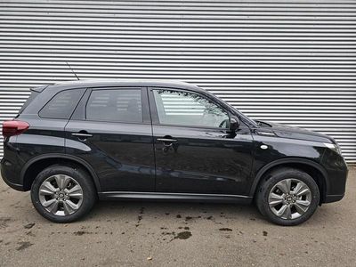 Zwart (metallic) Occasion 2025 Suzuki Vitara SUV | € 26.850 (Eerlijke prijs)