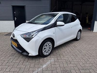 Wit Gebruikt 2022 Toyota Aygo X-play Hatchback | € 11.250 (Eerlijke prijs)
