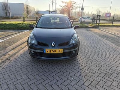 Grijs Gebruikt 2006 Renault Clio II Dynamique Hatchback | € 1.750 (Eerlijke prijs)