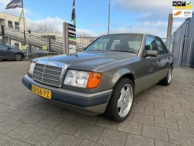 Grijs Gebruikt 1990 Mercedes 200 Sedan | € 3.249