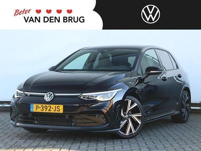 Zwart Occasion 2022 VW Golf VIII R-line Hatchback | € 19.400 (Eerlijke prijs)