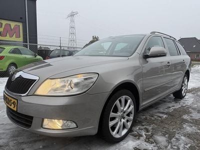 Beige (metallic) Occasion 2009 Skoda Octavia Ambition Stationwagen | € 2.994 (Eerlijke prijs)