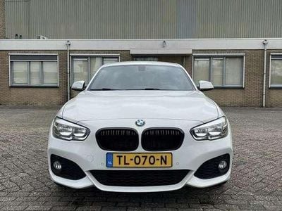 Wit Gebruikt 2015 BMW 118 Urban Line Hatchback | € 17.500 (Iets duurder)