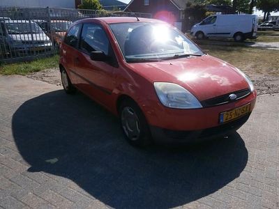 Rood Gebruikt 2004 Ford Fiesta Style Hatchback | € 1.099 (Eerlijke prijs)