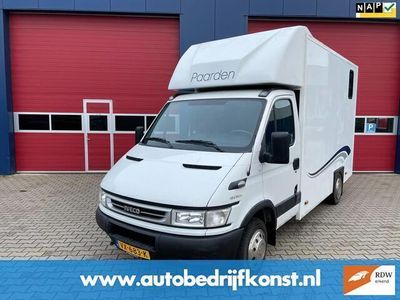 tweedehands Iveco Daily 2 PAARDS 35 C 14 375 136 PK 135000 KM MET 3500 KG TREKGEWICHT B RIJBEWIJS MET ZADELKAMER WATERTANK MARGE NW APK