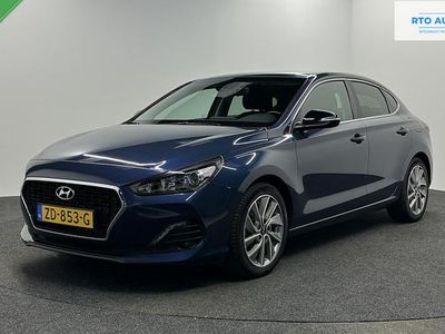 Blauw Gebruikt 2019 Hyundai i30 Premium Hatchback | € 16.500 (Eerlijke prijs)