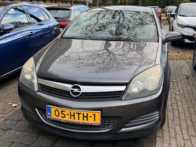 Grijs Gebruikt 2009 Opel Astra Edition Coupé | € 1.500 (Duur)