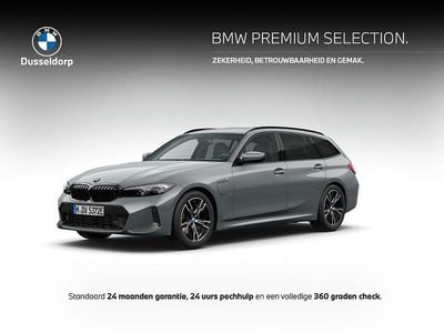 Grijs Gebruikt 2024 BMW 330e M Sport Stationwagen | € 43.950 (Super prijs)