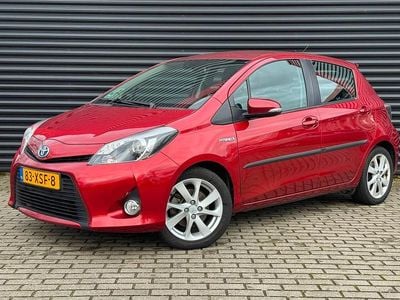 Occasion Toyota Yaris Hybrid 75 PK (55 kW) 2012 Rood Hatchback