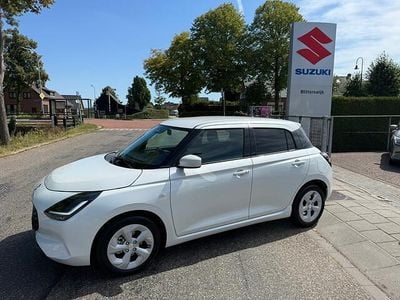 Wit Occasion 2025 Suzuki Swift Hatchback | € 23.445 (Eerlijke prijs)