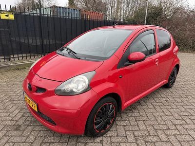 Occasion Toyota Aygo 68 PK (50 kW) 2006 Rood Hatchback
