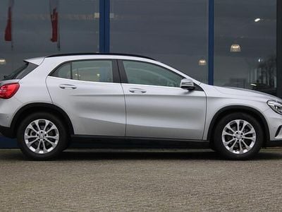 Grijs Gebruikt 2017 Mercedes GLA180 Ambition SUV | € 19.900 (Goede deal)