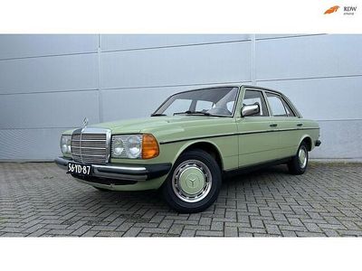Occasion Mercedes 200 94 PK (69 kW) 1977 Groen Sedan