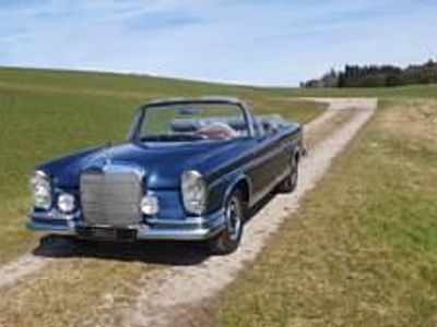 Blauw Occasion 1967 Mercedes 300 SE Cabriolet | € 199.500