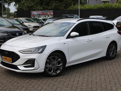 Wit Gebruikt 2022 Ford Focus ST-Line Stationwagen | € 23.995 (Eerlijke prijs)