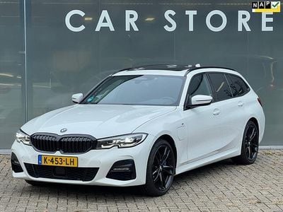 Wit Occasion 2021 BMW 330 M Sport Stationwagen | € 26.844 (Eerlijke prijs)