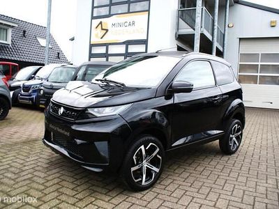 Zwart Nieuw 2025 Aixam Crossover Premium SUV | € 17.950