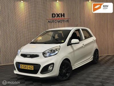 Wit (metallic) Gebruikt 2013 Kia Picanto Plus Hatchback | € 5.740 (Eerlijke prijs)