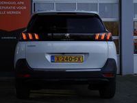 tweedehands Peugeot 5008 1.2 Hybrid Allure Pack Business | Nieuwe auto | 7 zits | Stoelverwarming | Keyless entry en start | Draadloze telefoonlader | Parkeersensoren voor en achter | Camera | Lichtmetalen velgen |