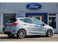 tweedehands Ford Fiesta 1.5EB ST-3 | DEALER OH! | SILVER FOX! | MAXTON | NAVI APPLE CARPLAY & ANDROID AUTO | CRUISE | PARKEERSENSOREN | PRACHTIGE STAAT!