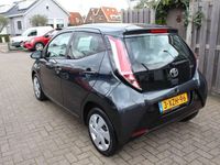 tweedehands Toyota Aygo 1.0 VVT-i x-play Navi