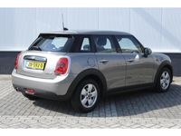 tweedehands Mini Cooper 1.5 136pk Business Edition / All-season banden / Parkeersensoren / Navigatie / Airco / Cruise control