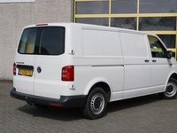 tweedehands VW Transporter 2.0 TDI L2H1 BJ2018 Audio | Airco | Cruise control | Trekhaak | Getint glas | Bijrijdersbank