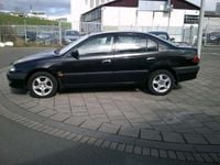 Occasion Toyota Avensis 128 PK (94 kW) 1998 Zwart, metallic lak Sedan