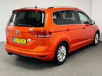 tweedehands VW Touran Touran 1.8 TSI Highline 7p Automaat airco camera Winterbanden op velgen schuifkanteldak adaptief cruise controle keyless entry xenon electrische kofferklep DIKSTEVAN NEDERLAND ZEER MOOIE AUTO