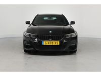tweedehands BMW 330 3 Serie Touring i High Executive Edition | M-Pakket | LED | Sportstoelen | Keyless | Leder | Navi | Stoelverwarming | Clima