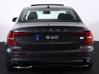 tweedehands Volvo S60 Recharge T6 AWD Ultimate Dark - Panorama/schuifdak - IntelliSafe Assist & Surround - Harman/Kardon audio - Adaptieve LED koplampen - Parkeercamera achter - Elektr. bedienb. voorstoelen met geheugen - Parkeersensoren voor & achter - Head up displ