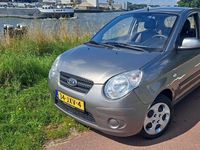 tweedehands Kia Picanto 1.0 wordt voorzien van een nieuwe apk