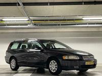 tweedehands Volvo V70 D5 Kinetic - APK 1/7/23 - Navi - Trekhaak -