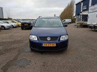 tweedehands VW Touran 1.6-16V FSI Business navigatie/ airco/trekhaak