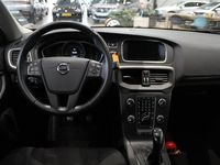 tweedehands Volvo V40 2.0 D2 Momentum | Navigatie | Lm velgen | Trekhaak |