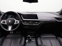 tweedehands BMW 118 1-SERIE i Introduction Edition | M-SPORTPAKKET PRO | SHADOW LINE | PANORAMADAK | STUURWIELVERWARMING |