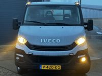 tweedehands Iveco Daily 35S15 3.0 375/ 3500KG Trekgewicht!/ Dubbele Cabine!/ 3-Pers/ Trekhaak/ Airco/ Cruise/ Bluetooth/ 6-Versnell./ Elek.Pakket/ C.V. Afstand/ Multi-Stuur/ USB/ Laadbak