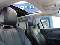 tweedehands Peugeot 3008 SUV 1.2 PureTech 130pk Blue Lease Premium | Navigatie | Camera | Panorama/schuifdak | Elektrische achterklep | Focal |