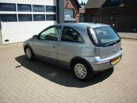 tweedehands Opel Corsa 1.0-12V Essentia airco/clima leuke auto nieuwe apk 16-02-2025!!