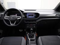 tweedehands VW T-Cross - 1.0TSI/110PK R-Line DSG · Navigatie · Trekhaak · Parkeersensoren + camera