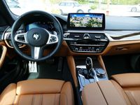 tweedehands BMW 530 5-SERIE Touring iA M-SPORT ** LED, NAVI+, COGNAC LEDER, PANORAMA, HuD, DRIV. ASS, 4 zone AIRCO ** 1e EIG - UNFALLFREI ** ** INFORMEER OOK NAAR ONZE AANTREKKELIJKE FINANCIAL-LEASE TARIEVEN **