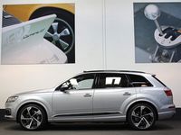 tweedehands Audi Q7 3.0 TDI e-tron Quattro S-Line interieur | Panorama | 360 View | RS-Leder | B&O High-End | ACC | Soft-Close | Nachtzicht | Trekhaak | Keyless-Go | Memory | Head-Up | Luchtvering | ISO-Glas | Alcantara Hemel | Tour-Pakket | Matrix-LED | Virtual Cock
