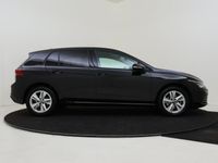 tweedehands VW Golf VIII 1.0 TSI Life | Achteruitrijcamera | Navigatie | Climate control | CarPlay | Adaptieve Cruise control | Draadloze telefoonlader | Sfeerverlichting |
