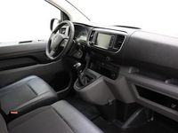 tweedehands Opel Vivaro 2.0 CDTI L2H1 Innovation 145 PK | Navigatie | Sidebars | Trekhaak | Betimmering & Inrichting | 3 Zitplaatsen | Weinig kilometers | Cruise control