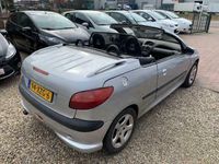 tweedehands Peugeot 206 CC 2.0-16V Benzine Cabrio Veel optie's Climatronic Leer Lm velgen Rijdt en schakelt perfect