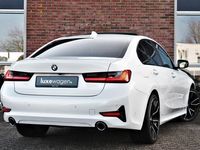 tweedehands BMW 320 3-SERIE d 190pk xDrive Pano ACC 19inch Shadow HiFi-DAB Parelmoer-wit